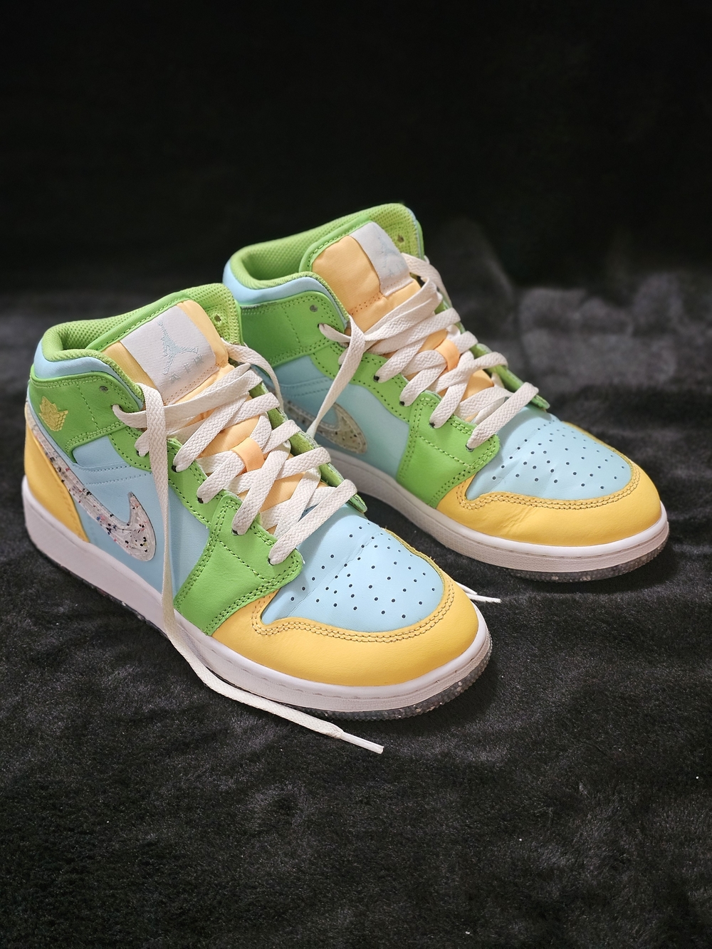 Jordan 1 Mid SE Pastels with Nike Grind Details Size 6Y
